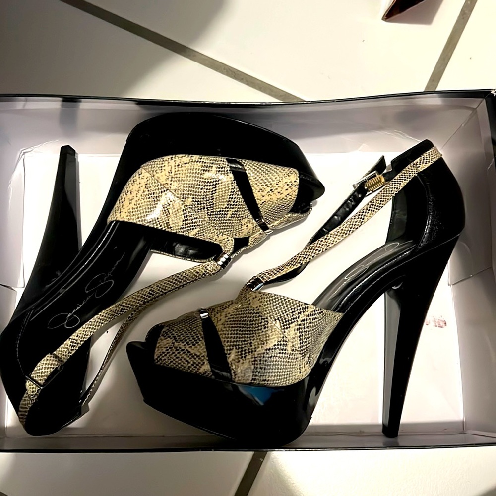 Jessica Simpson black heels
